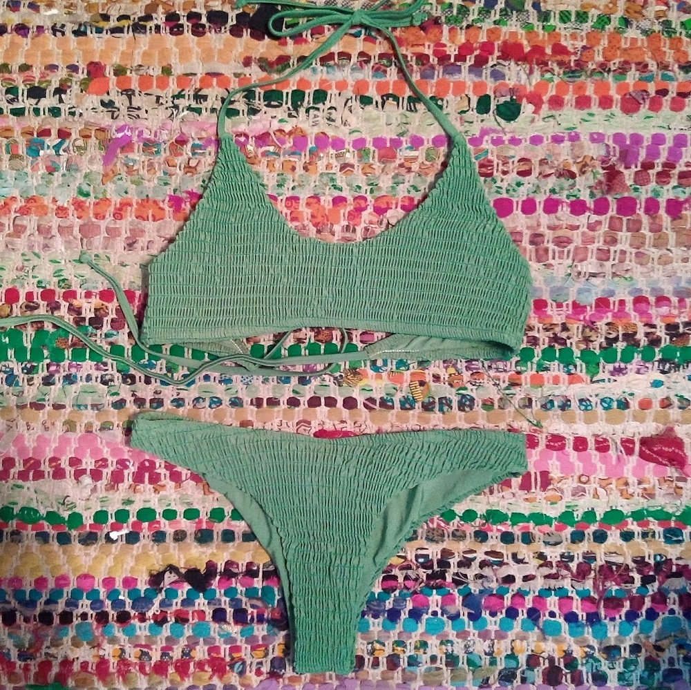 NWOT ruched cheeky bikini